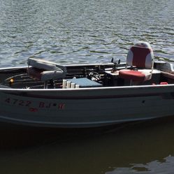 14 foot Lowe w/ Evinrude 25 and trailer
