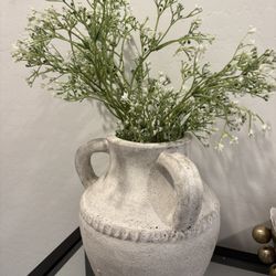 Vase w/ flowers 