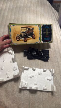 Full bottle of vintage Avon touring t car after shave collectors item