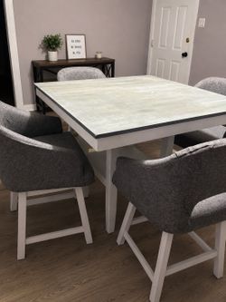 Dining table set w/ 4 chairs