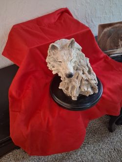 Wolf Head Statue On Wood Bust 8" Tall
