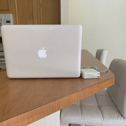 Apple MacBook iCloud Clean 