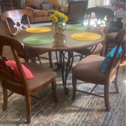 Designer Dining Table w 4-5 Chairs