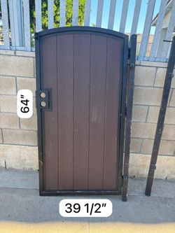 Puerta 67" x 39 1/2"
