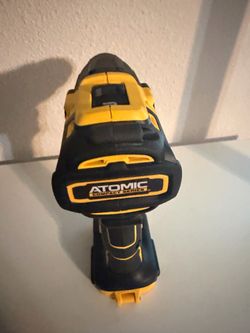 Dewalt drill/ driver 20v  atomic