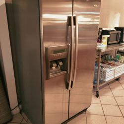Whirlpool Gold Stanley Still Refrigerator 