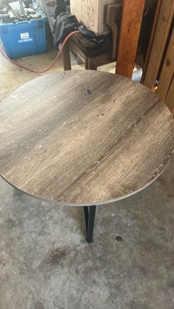 Round Wood Top Pedestal Dining Table