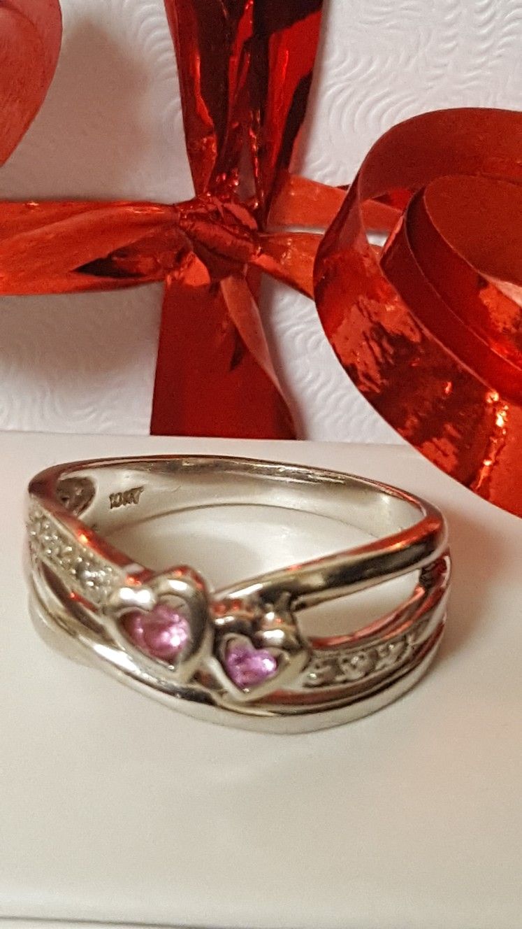 Beautiful Vintage Ring 10k Real White Gold, Amethyst stone, and Diamonds, Heart style, 3.09grs Size 5