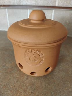 Vintage Bella Cocina Terracotta Garlic Pot With Lid 
Italian 5.5" Tall