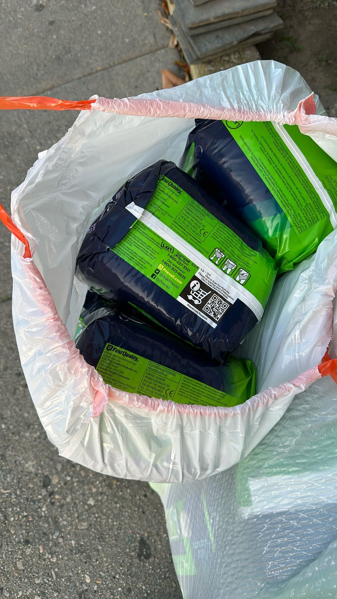 2 Bolsas Con Pampers  Todos Nuevos De Adulto Chico Y Grande SyL $20 Todos 