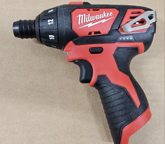 Milwaukee 12V Screwdriver