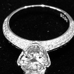 Beautiful .925 Silver Ring With High Quality Clear Stones - Size 6