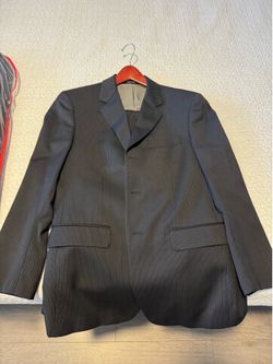Men’s black pinstripe suit, 36 short Calvin Klein 36s