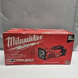 Milwaukee
M18 18-Volt 1250 Lumens Lithium-Ion Cordless Search Light (Tool-Only)