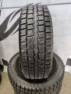LT 245/70r17 "Near Brand New" Cooper Discoverer Load "E" studded winter snow tires