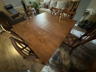 Dinner table with built in leaf, includes 6 chairs