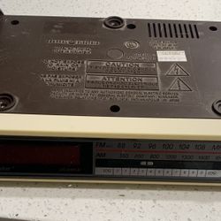 Vintage GE FM/AM Radio