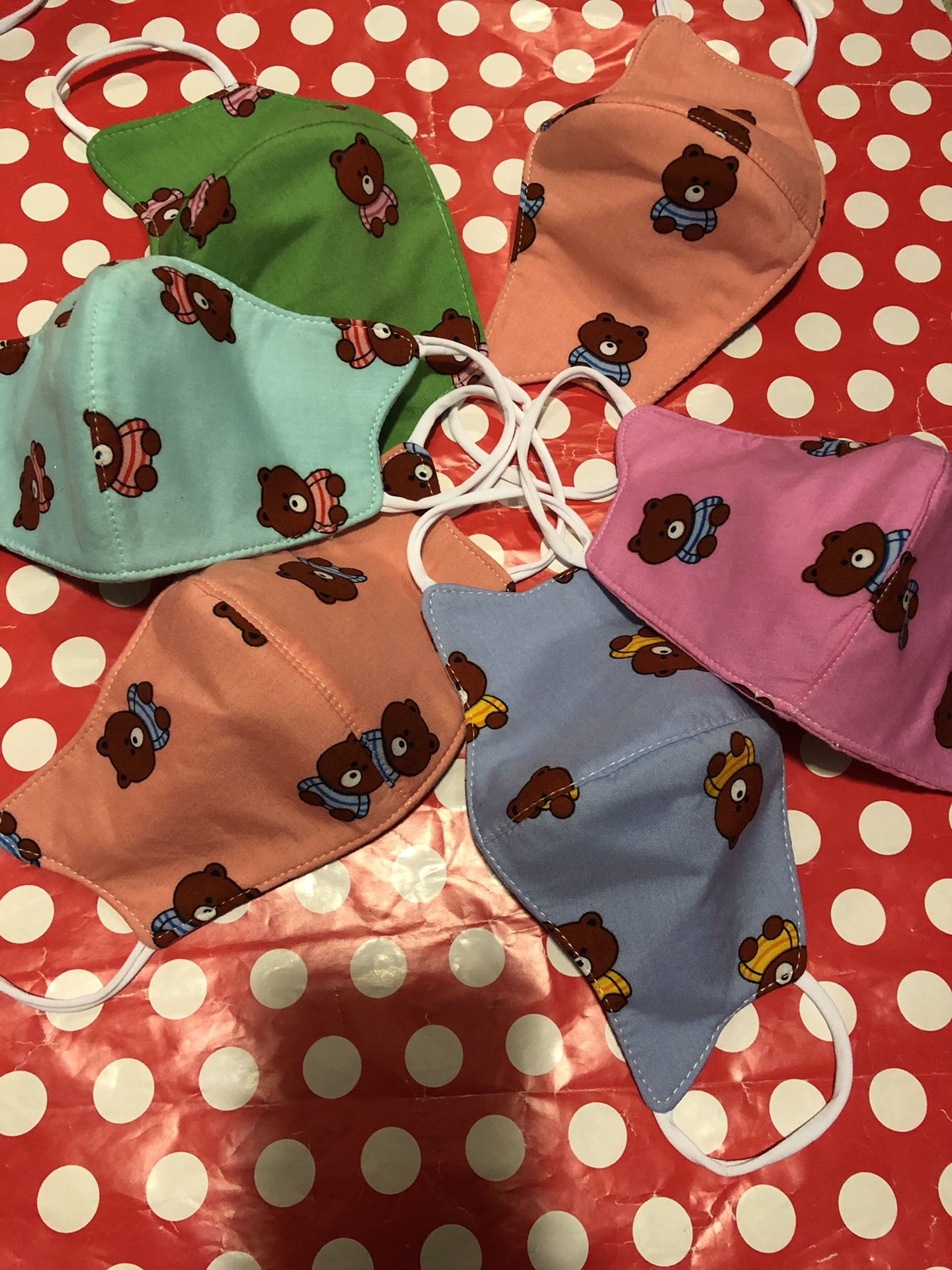 A bundle 6 cloth masks for kids