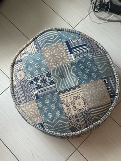 Floor cushion