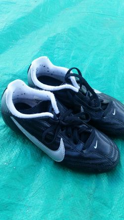Nike shoes cleats boys