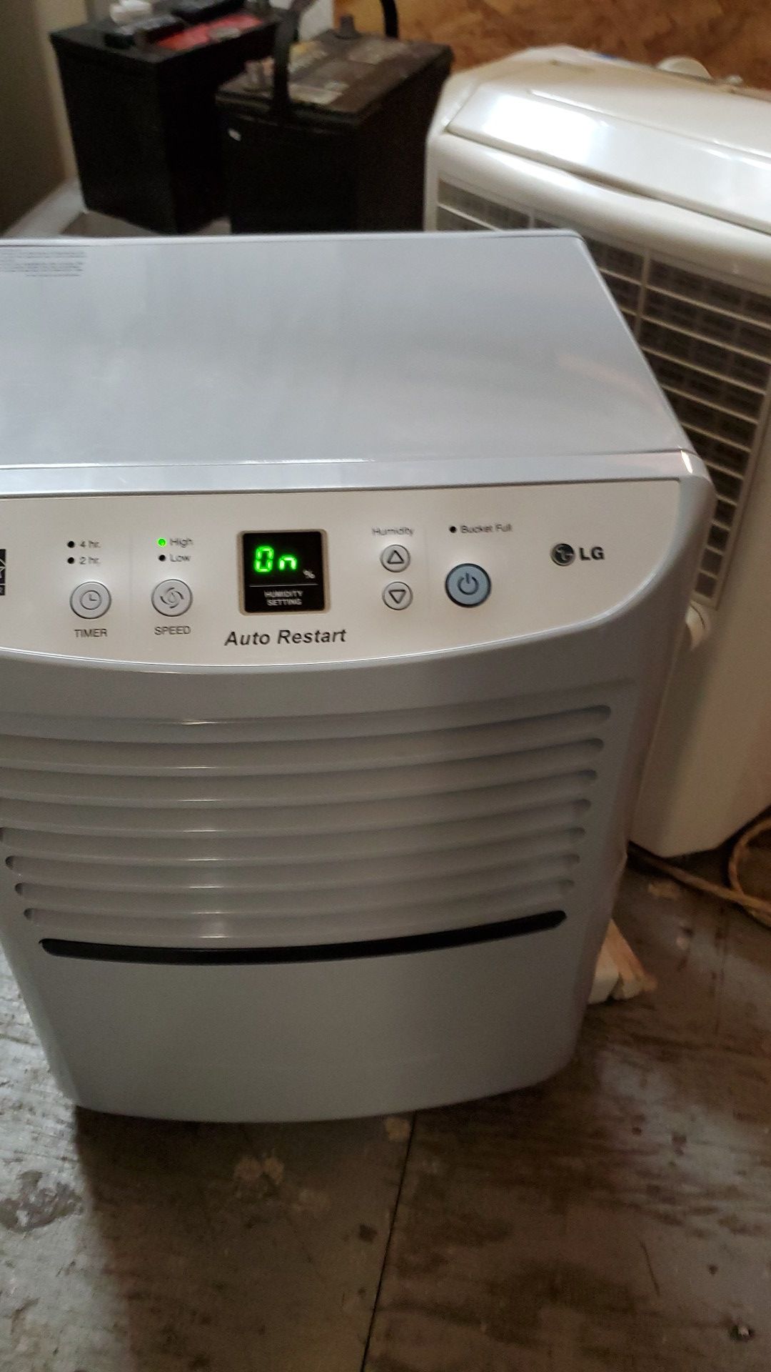 LG 45 PINTS DEHUMIDIFIER IN EXCELLENT CONDITION