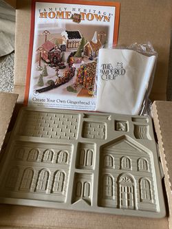 NIB: Pampered Chef Christmas Gingerbread House Kit, Gingerbread Hometown Train, Gingerbread School/Post Office