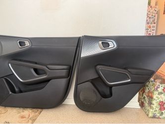 2020-2023KIA SOUL bright passenger SIDE INTERIOR DOOR PANEL TRIM COVER OEM