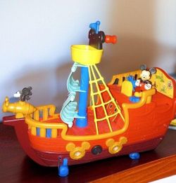 Disney Junior - Mickey Mouse - Treasure Pirate Ship