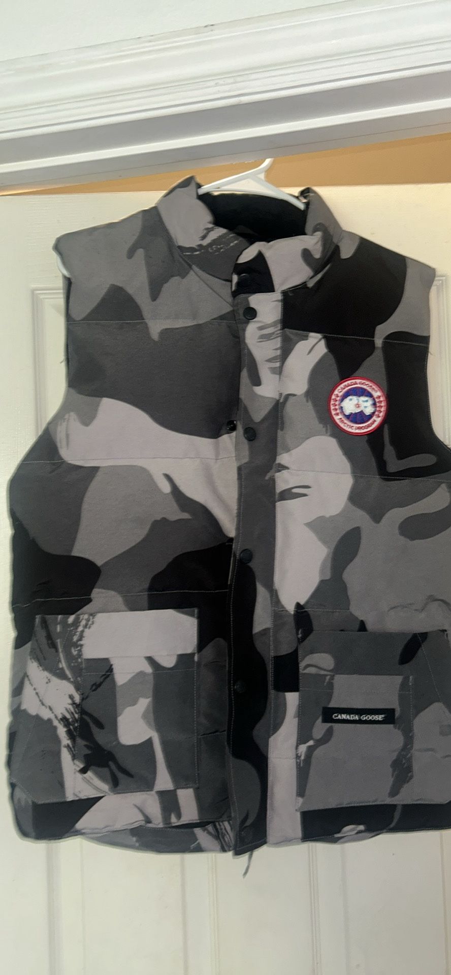 Canada Goose No Sleeve Jacket Vest Size Small 