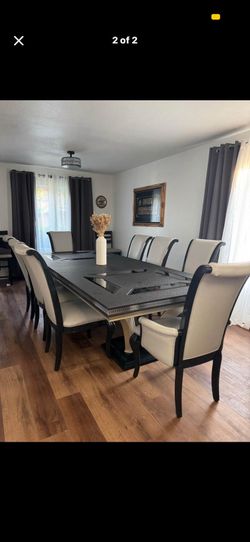 9-Piece Modern Dining Table Set – 8 Chairs – Excellent Condition