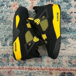 Air Jordan 4 Retro - Thunder Size 9.5 M