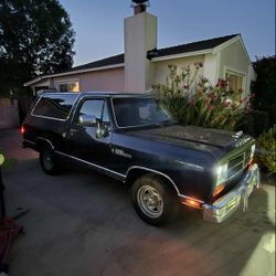 1990 Dodge RamCharger 2WD V8