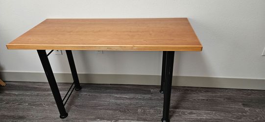 Wood Table with Metal Legs – Easy to Disassemble