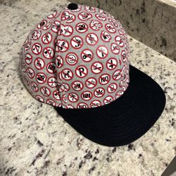 SNAPBACK W/ 🚫 LOGOS 