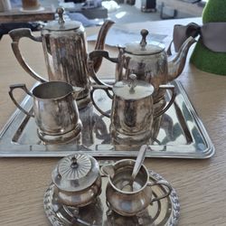 Beautiful Godinger Tea & Coffee Set