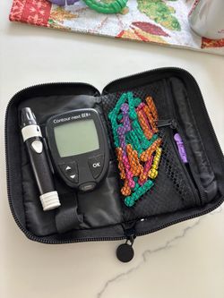 Contour Next GEN Glucose Meter Travel Case with Colorful Lancets