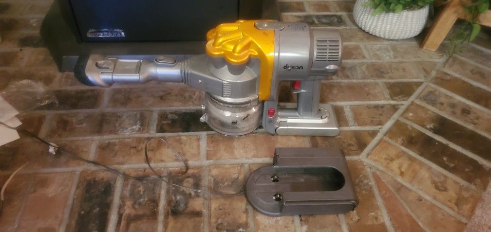 Dyson DC 16 Cordless Vac