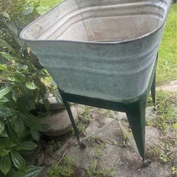 Galvanized Wash Tub With Working Hose 