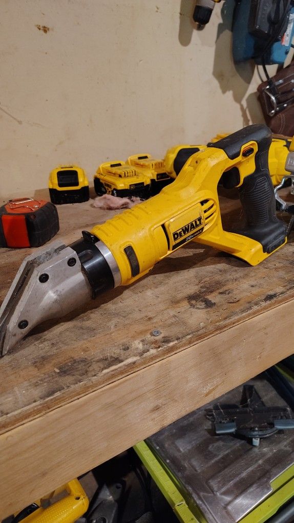 20V Max Cordless Swivel Head Shears