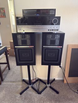 Harman Kardon AVR335 receiver, an AIWA DX770 CD player, and two SXF12 AiWA speakers