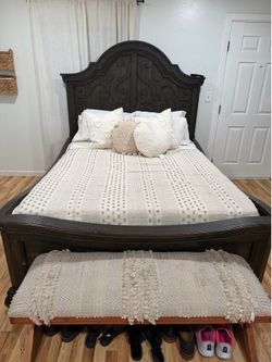 Queen bedroom set $400 or best offer