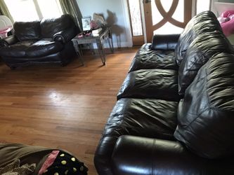 Beautiful Leather Sofa & loveseat!