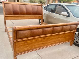 Gorgeous Solid Wood & Leather King Size Sleigh Bed