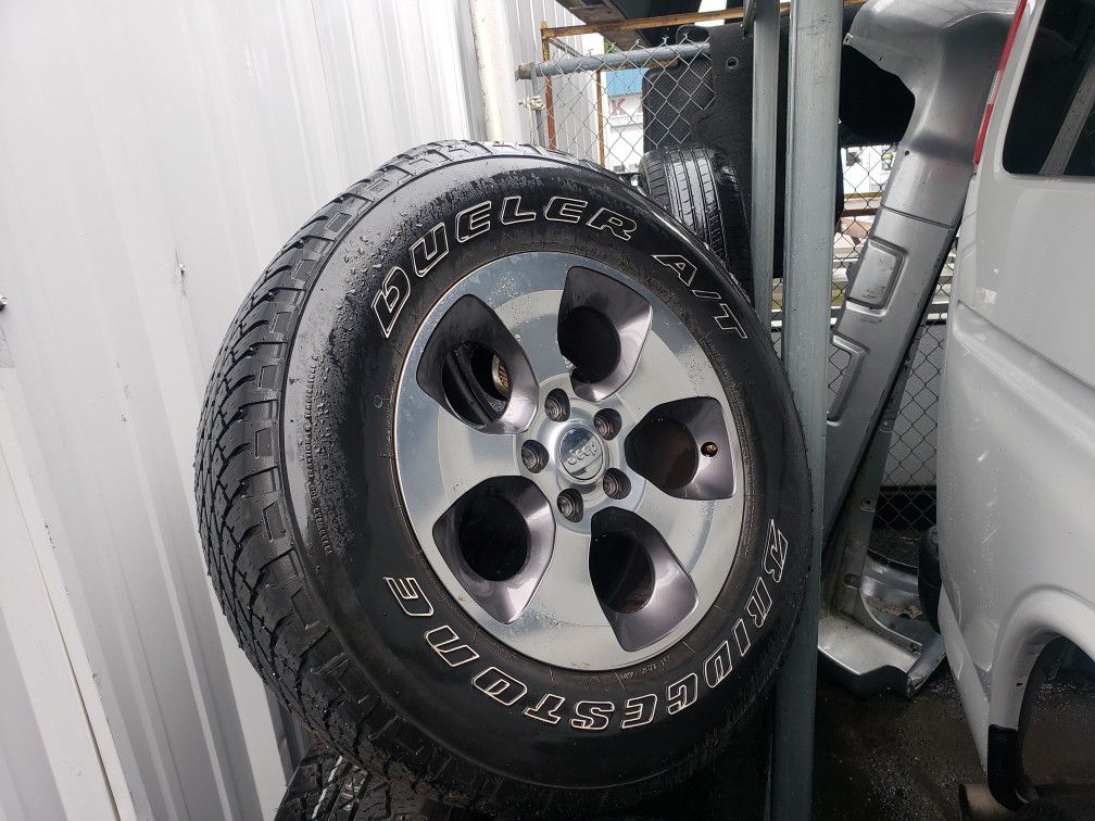 Jeep Wrangler wheels/tires