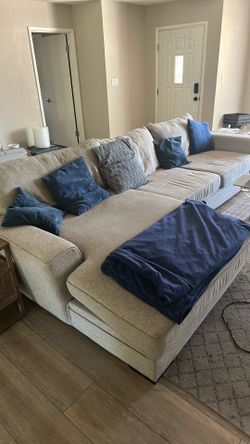 2 piece chaise lounge couch. Super comfy micfofiber