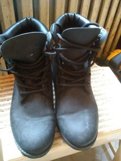 Men's timberlines in great condition