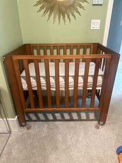 Mini Crib - walnut color - Mamazing brand - greenguard gold