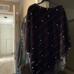 White Pearl Black Fur Poncho. Still Has Tag In Good Condition 