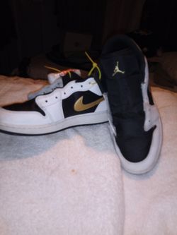 Air Jordan Nikes Shoe🏀👟 Sizes #7y. $45.75 Collectibles.
