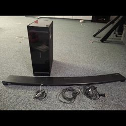 Samsung curved soundbar / subwoofer bundle